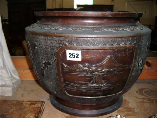 Japanese bronze jardiniere(-)